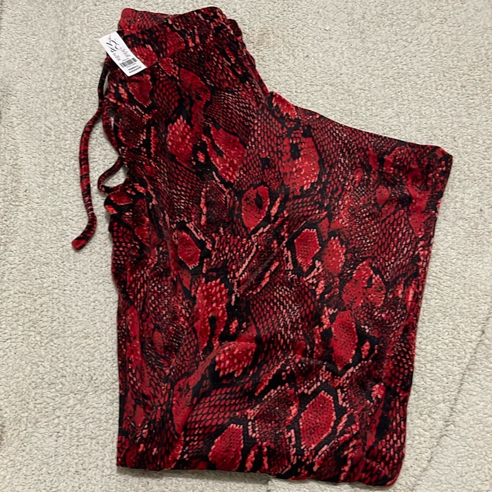 NWT- New York & Company - XS & L. Velour Pant